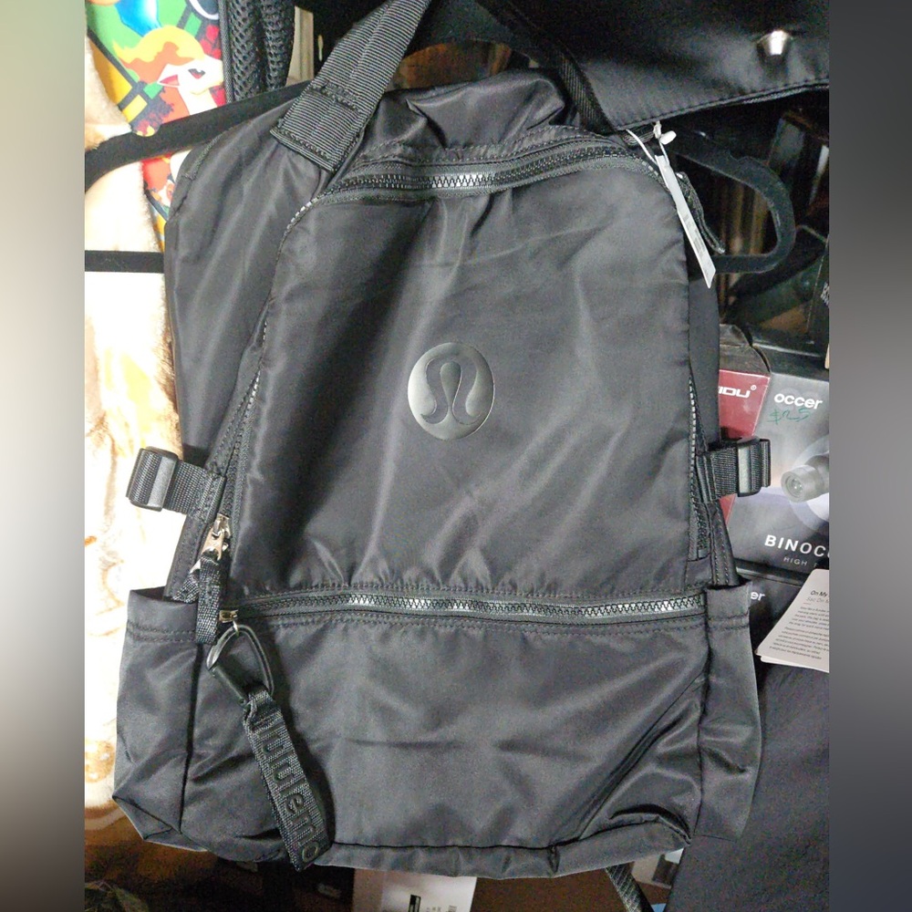 New with Tag Crew black Backpack 22L Lululemon
Logo - Picture 3 of 3